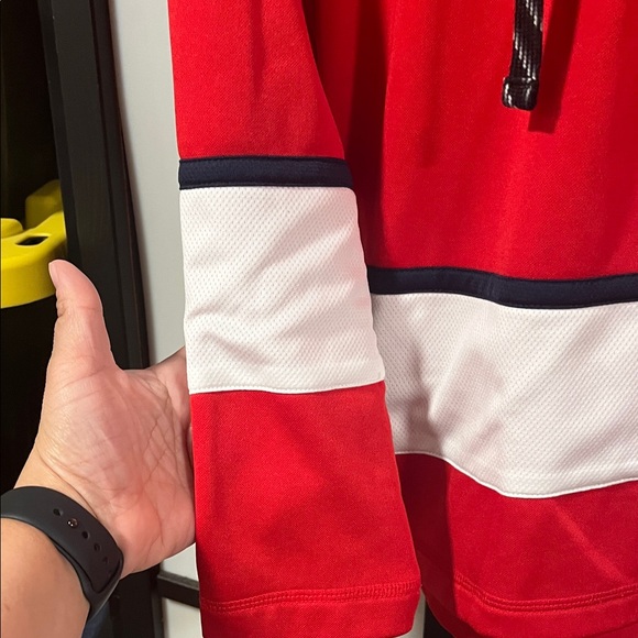 Reebok Washington Capitals pullover jersey hoodie Women's Size Small Red - Picture 4 of 8